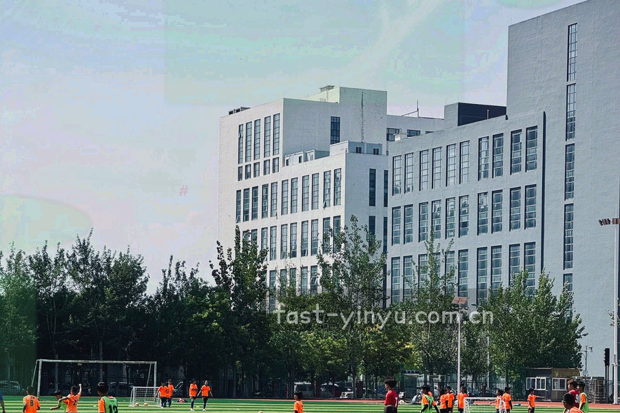 深蓝底上的刻度线与青绿节点，表示版本迭代节奏
